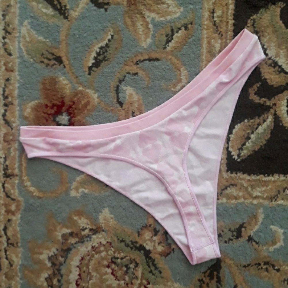 Pink VS thong - Picture 7 of 15